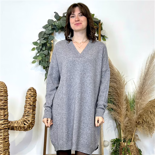K010- Robe pull col V – Confort & style pour l’hiver (gris) – Image 2