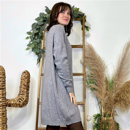 K010- Robe pull col V – Confort & style pour l’hiver (gris) – Image 3