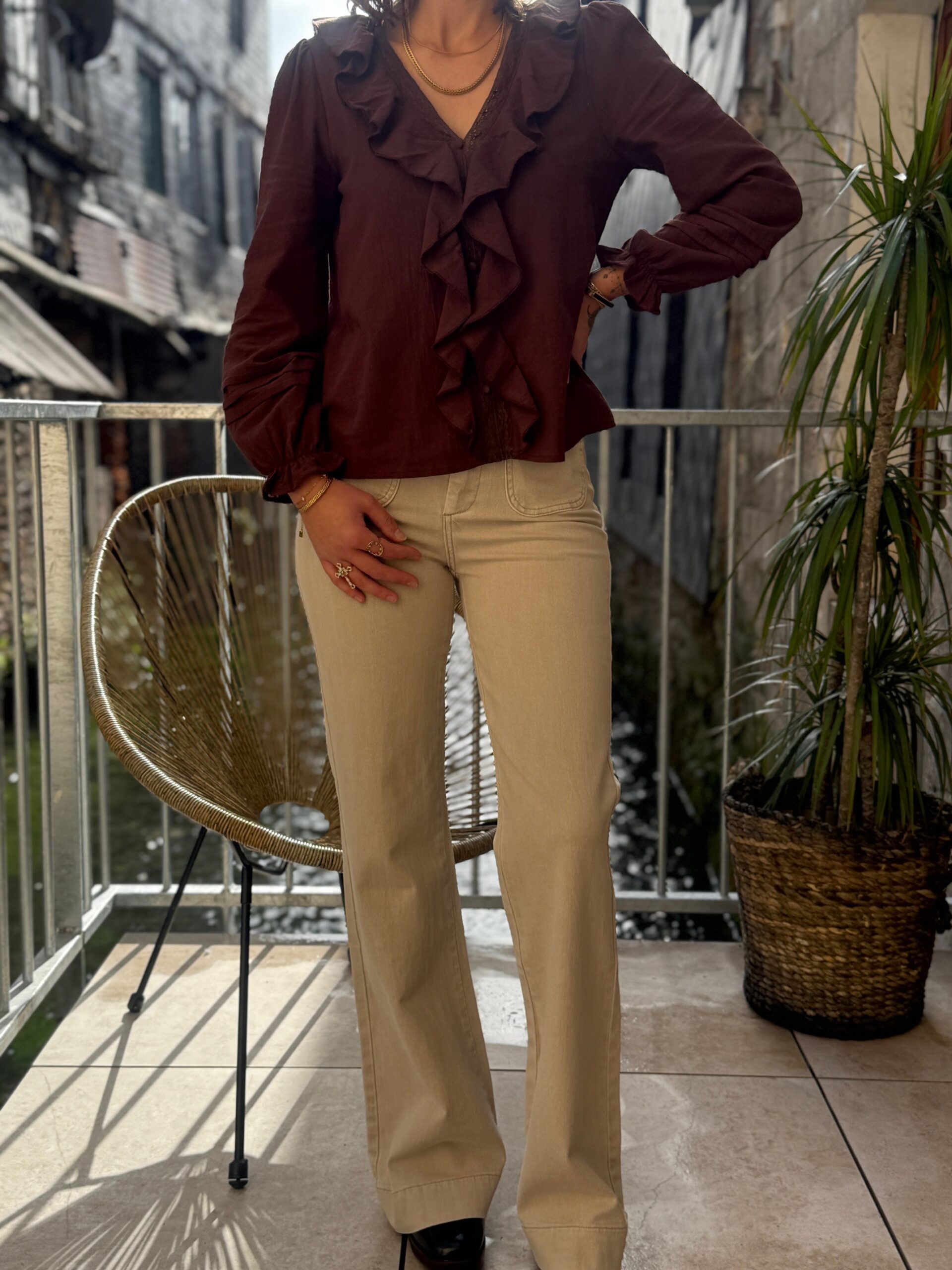 Jean flare taupe jambe longue – Image 5