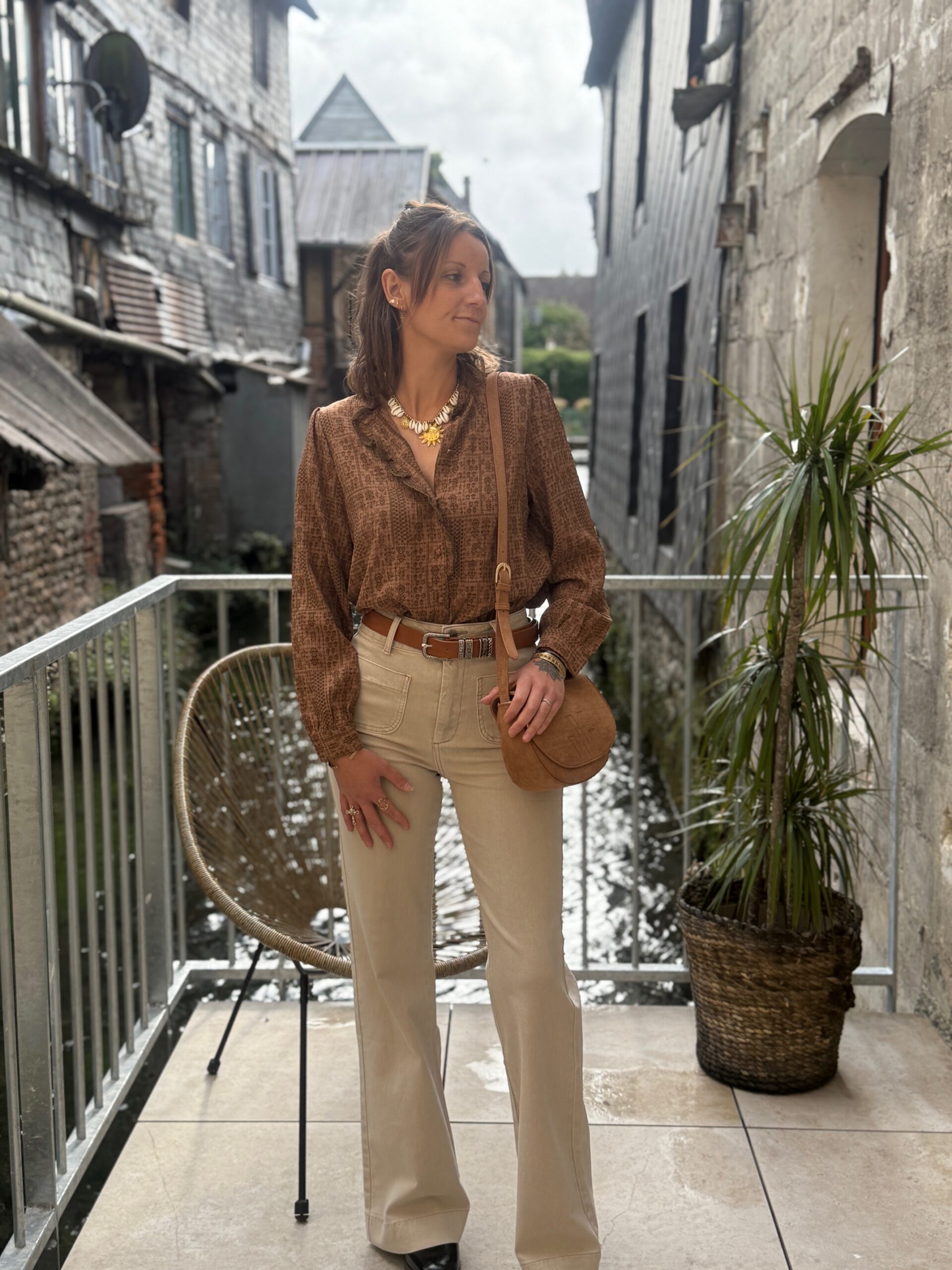 Jean flare taupe jambe longue – Image 7