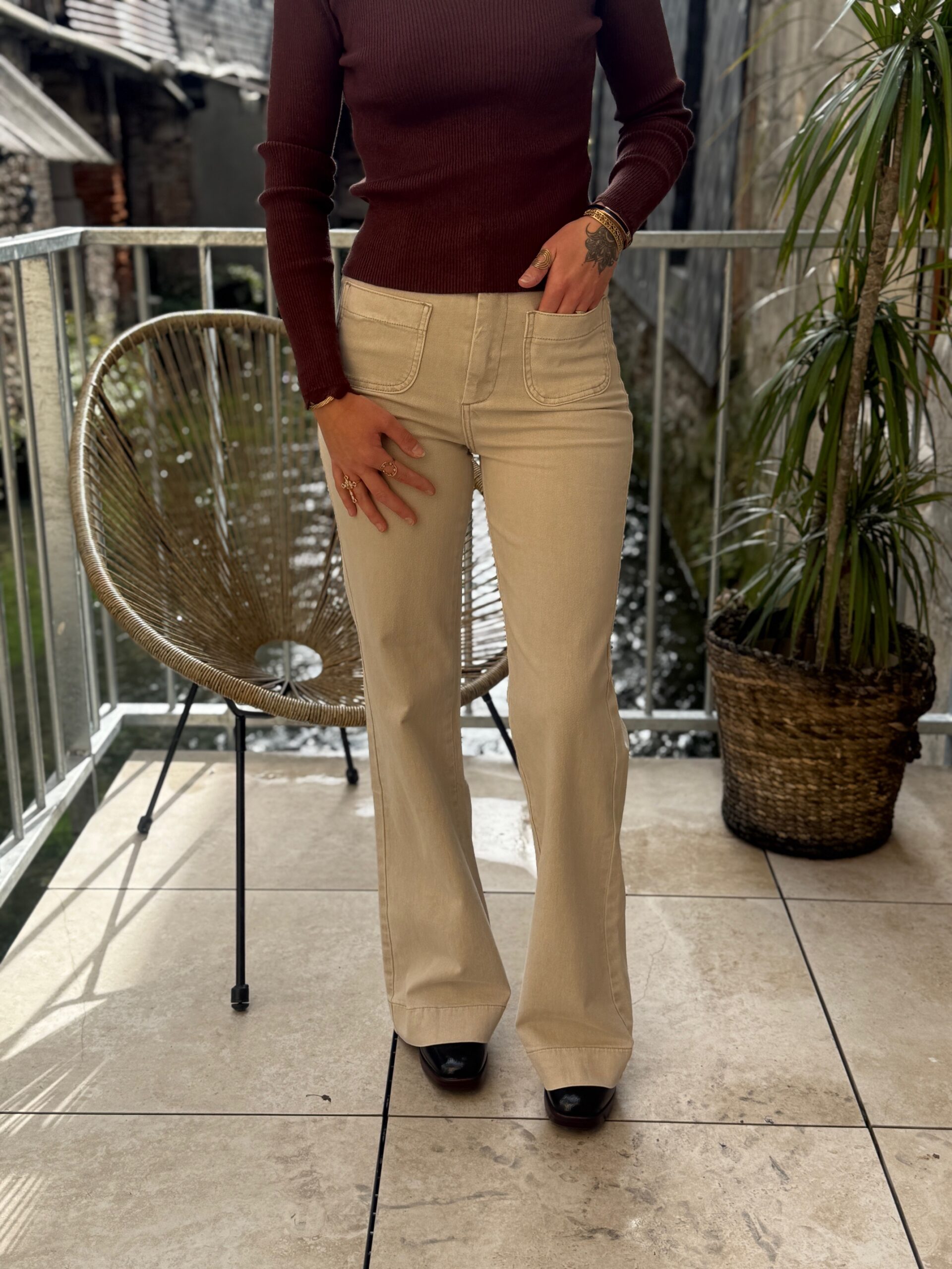 Jean flare taupe jambe longue – Image 8