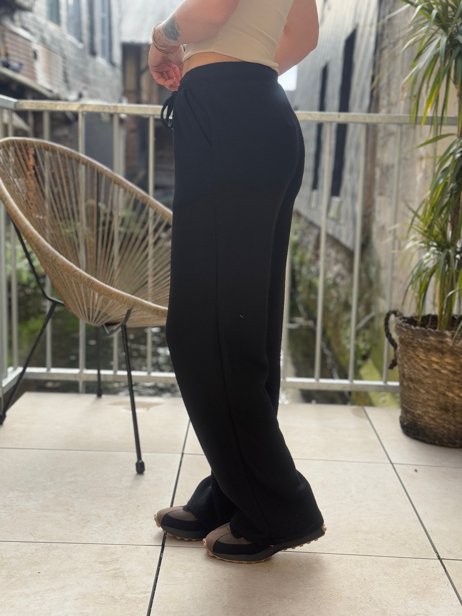 Pantalon noir nid d’abeille confortable – Image 2